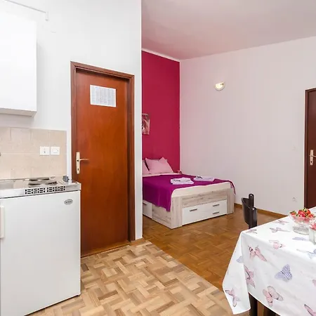 And Take It Easy Διαμέρισμα Tribalj