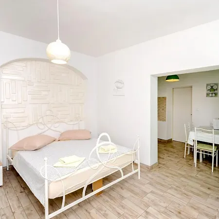 And Take It Easy Διαμέρισμα Tribalj