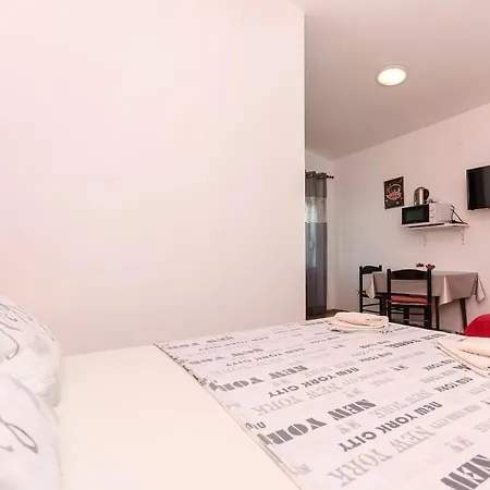 And Take It Easy Διαμέρισμα Tribalj